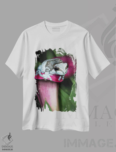 تیشرت سفید طرح دار – تیشرت حیوانات ,قورباغه شیرآبی روی یک گل اثر مارسا پرایور فروشگاه ایماژ