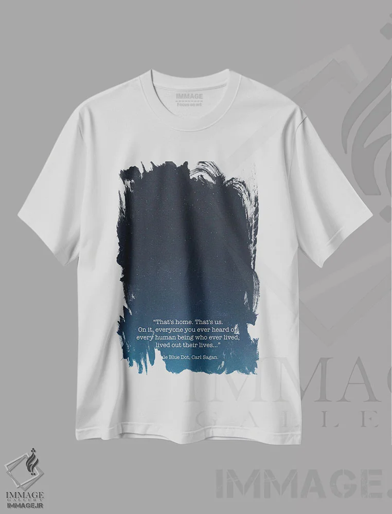 تیشرت سفید طرح دار – تیشرت فضا ,نقطهٔ آبی کمرنگ اثر مامبو آرت استودیو immage.ir