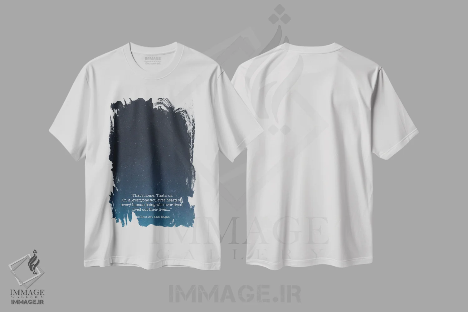 تیشرت سفید طرح دار – تیشرت فضا ,نقطهٔ آبی کمرنگ اثر مامبو آرت استودیو immage.ir