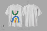 تیشرت سفید طرح دار – تیشرت فانتزی ,رنگین کمان دوتایی با مدادشمعی اثر مامبو آرت استودیو فروشگاه ایماژ