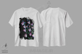 تیشرت سفید طرح دار – تیشرت آبستره ,گل ها در شب اثر مامبو آرت استودیو فروشگاه ایماژ