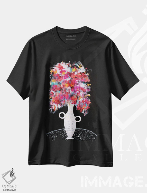 تیشرت مشکی طرح دار – تیشرت گل و گیاه ,بانوی متشخص اثر میساکو چیدا immage.ir