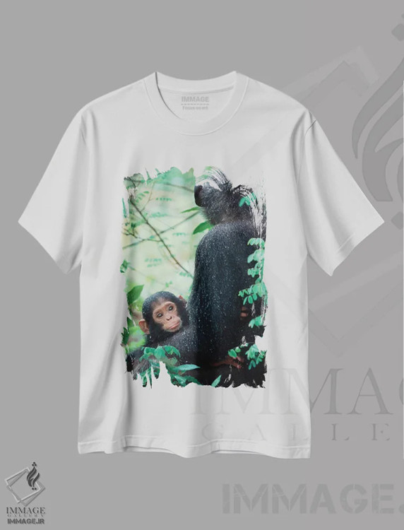 تیشرت سفید طرح دار – تیشرت حیوانات ,Gombe National Park, Tanzania,شامپانزه نوزاد به همراه مادرش پس از طوفان با قطرات باران نشسته اند، پارک ملی گومبه، تانزانیا اثر کریستین موشر immage.ir