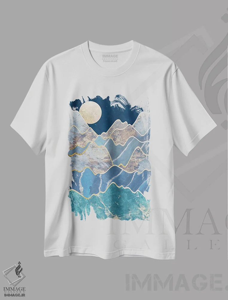 تیشرت سفید طرح دار – تیشرت طبیعت ,کوه های مهتابی فلزی اثر سارا مانوفسکی immage.ir