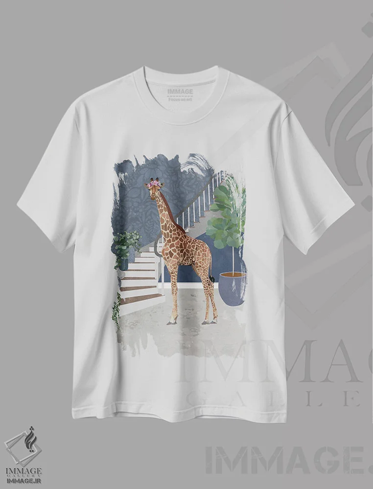 تیشرت سفید طرح دار – تیشرت هنری ,زرافه و پله ها اثر سارا مانوفسکی immage.ir