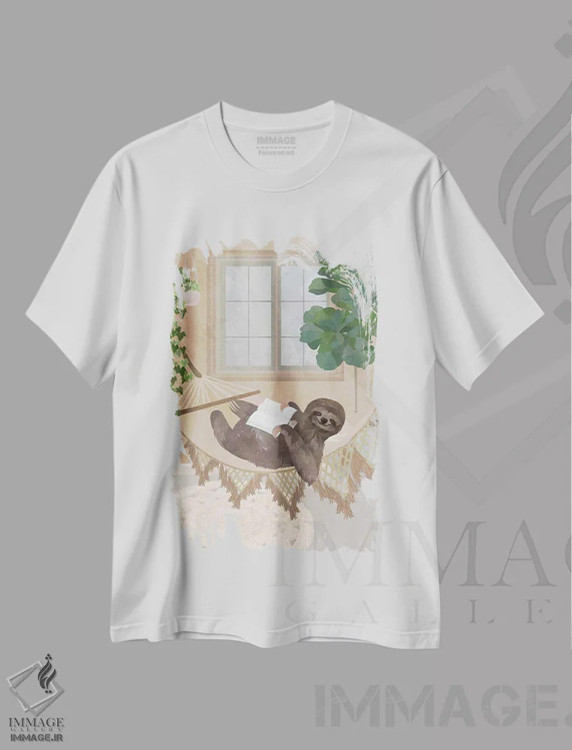 تیشرت سفید طرح دار – تیشرت بوهو ,تنبلی بوهو در حال کتاب خواندن روی ننو اثر سارا مانوفسکی فروشگاه ایماژ