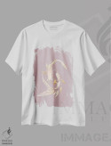 تیشرت سفید طرح دار – تیشرت هنری ,ماهی کوی : سیلوئت طلایی روی صورتی اثر سارا مانوفسکی immage.ir