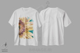 تیشرت سفید طرح دار – تیشرت گلدار ,آفتابگردان طلایی و سبز اثر سارا مانوفسکی immage.ir