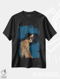 تیشرت مشکی طرح دار – تیشرت حیوانات ,یوزپلنگ مدرن با کلاه آفتابی اثر سارا مانوفسکی immage.ir