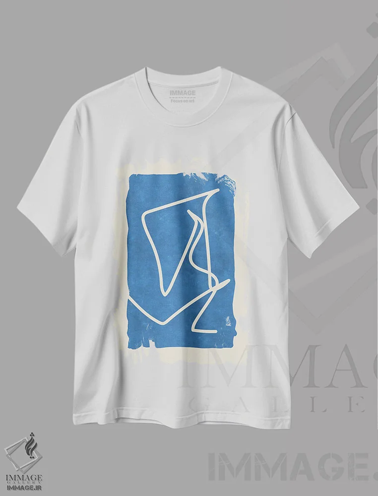 تیشرت سفید طرح دار – تیشرت مدرن ,خطوط پیچیده روی آبی اثر ماکسیمیلیانو کاسال immage.ir