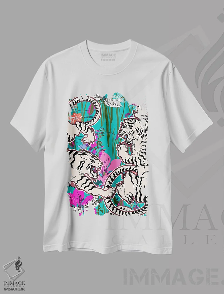 تیشرت سفید طرح دار – تیشرت طبیعت ,صحنهٔ استخر ببرهای سفید اثر مریلین مَدو immage.ir
