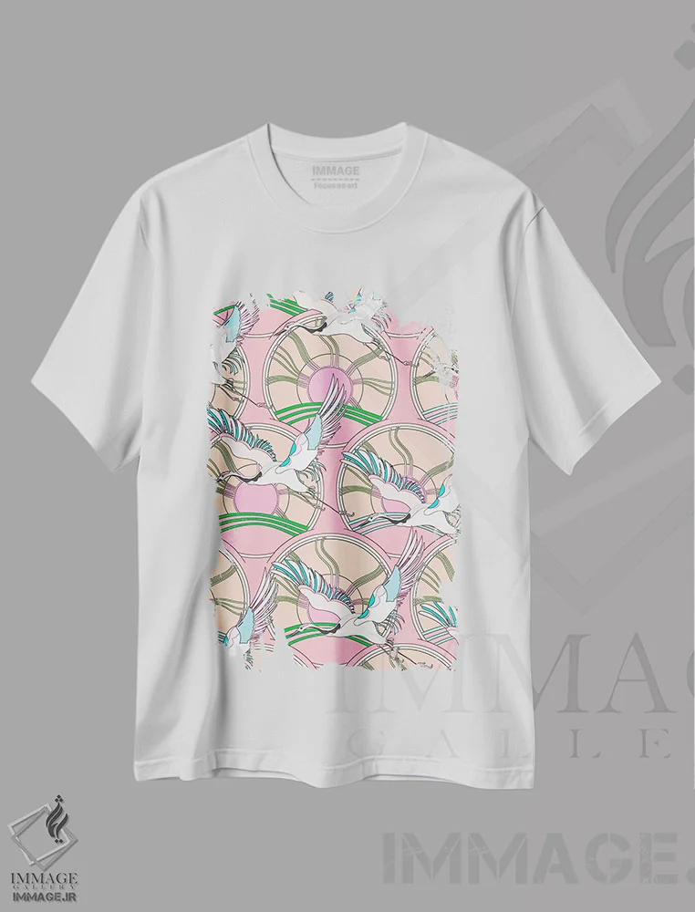 تیشرت سفید طرح دار – تیشرت هنر دیجیتال ,طرح پرندهٔ درنای ژاپنی اثر مریلین مَدو immage.ir