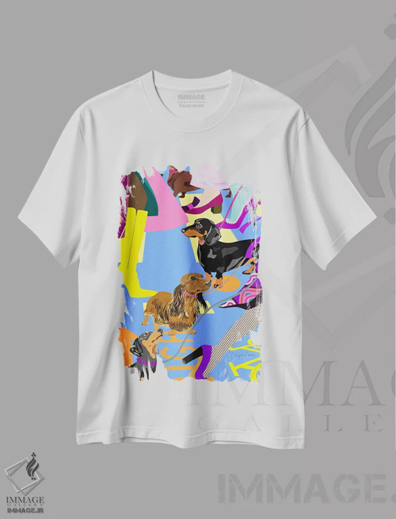 تیشرت سفید طرح دار – تیشرت فشن ,دختران مد و سگ های داشهوندشان در عبور خیابان اثر مریلین مَدو فروشگاه ایماژ