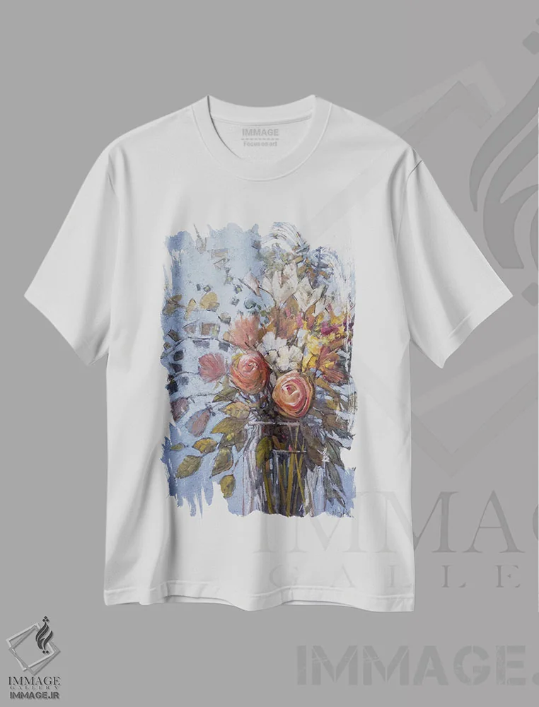 تیشرت سفید طرح دار – تیشرت گلدار ,گل ها روی زمینه آبی اثر مری هابلی immage.ir