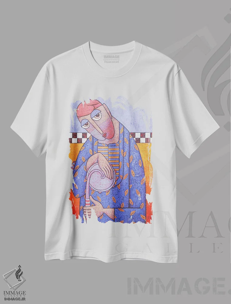 تیشرت سفید طرح دار – تیشرت موسیقی ,طبل زن روز تاجگذاری اثر آدوبی مایداز مکین دی فروشگاه ایماژ
