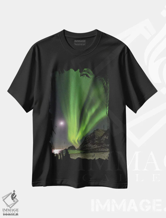 تیشرت مشکی طرح دار – تیشرت طبیعت ,island Vestvagoy. Lofoten Islands. Norway II,شفق قطبی بالای ساحل هاوکلند، جزیره وستواگوی، جزایر لوفوتن، نروژ اثر مارتین زویک فروشگاه ایماژ