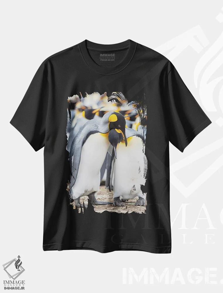 تیشرت مشکی طرح دار – تیشرت حیوانات ,نمایش خواستگاری پنگوئن شاه در جزایر فالکلند اثر مارتین زویک immage.ir