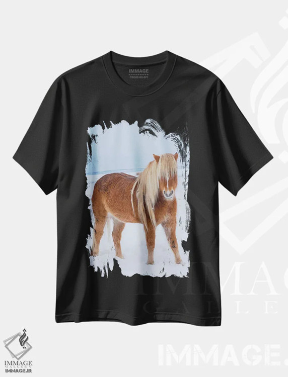 تیشرت مشکی طرح دار – تیشرت حیوانات ,اسب سنتی ایسلندی در برف تازه اثر مارتین زویک immage.ir