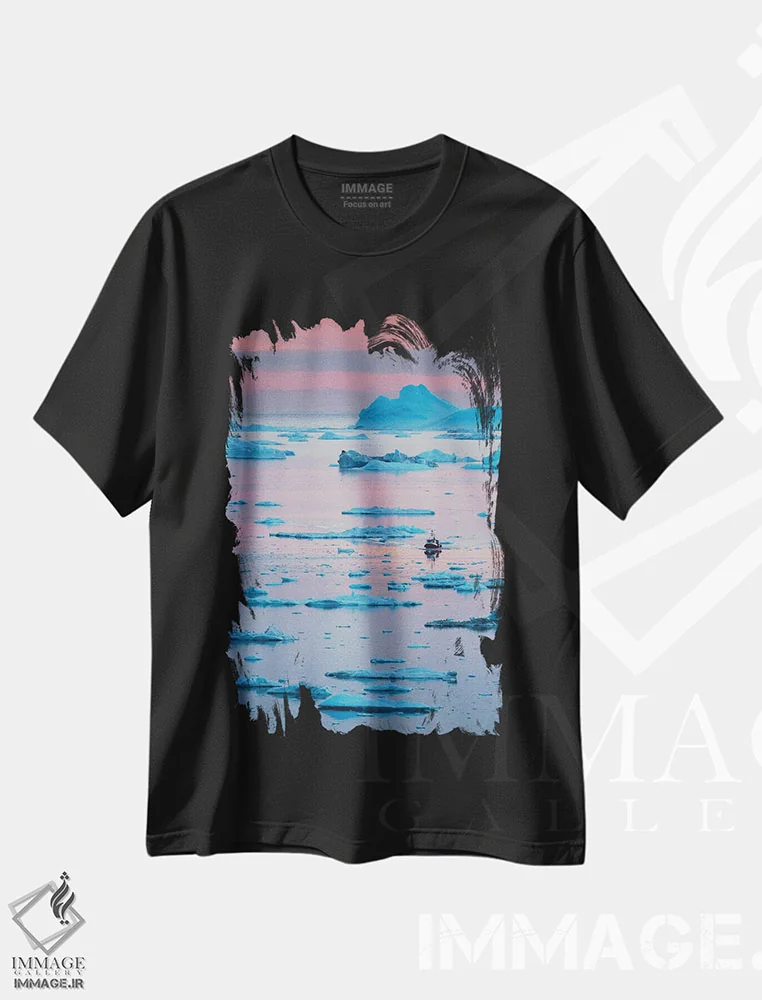 تیشرت مشکی طرح دار – تیشرت طبیعت ,UNESCO, Ilulissat Kangerlua at Disko Bay. Greenland,قایق در ایلفیسات ایسفیورد، یونسکو، ایلفیسات کانگرلوا در خلیج دیسکو، گرینلند اثر مارتین زویک فروشگاه ایماژ