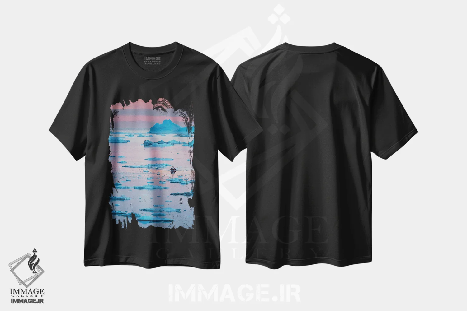 تیشرت مشکی طرح دار – تیشرت طبیعت ,UNESCO, Ilulissat Kangerlua at Disko Bay. Greenland,قایق در ایلفیسات ایسفیورد، یونسکو، ایلفیسات کانگرلوا در خلیج دیسکو، گرینلند اثر مارتین زویک فروشگاه ایماژ