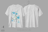 تیشرت سفید طرح دار – تیشرت انتزاعی ,رزهای آبی پرپشت دو اثر دان هوی نای فروشگاه ایماژ