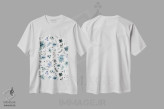 تیشرت سفید طرح دار – تیشرت گلدار ,گل های روستایی آبی مراقبت از روح اثر نینولا دیزاین فروشگاه ایماژ
