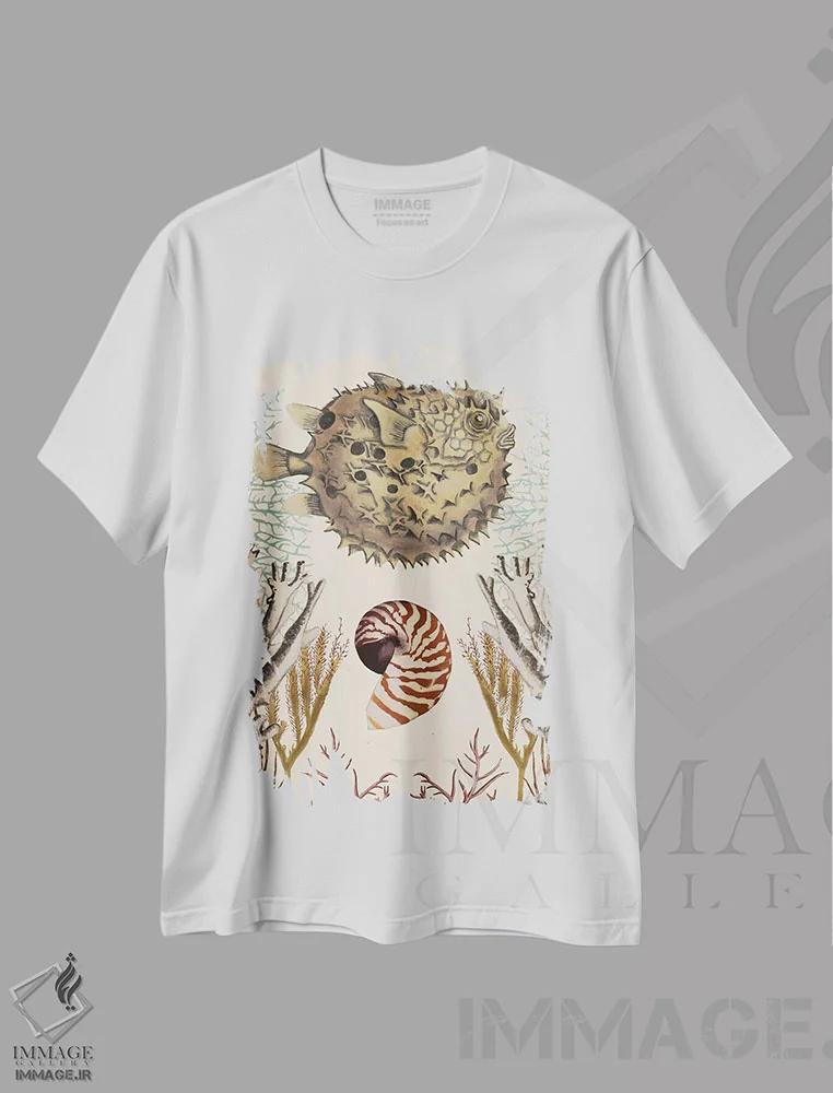 تیشرت سفید طرح دار مجموعه حیوانات عتیقه: ماهی بادکنکی، تزئینی اثر نائومی مک کاویت | immage.ir
