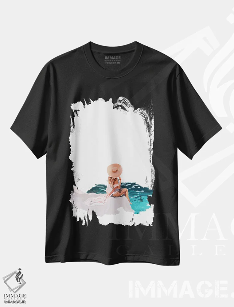 تیشرت مشکی طرح دار کنار آب، دکور ساحلی اثر آملیا نویز | immage.ir