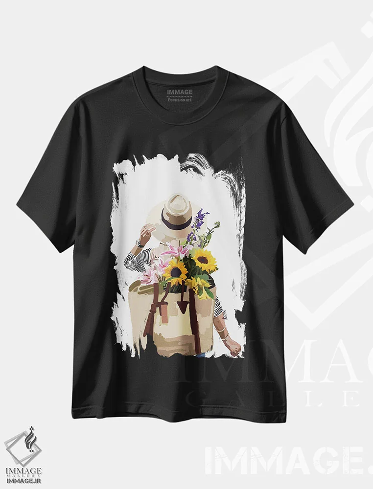 تیشرت مشکی طرح دار کوله پشتی گلدار، دکور ساحلی اثر آملیا نویز | فروشگاه ایماژ