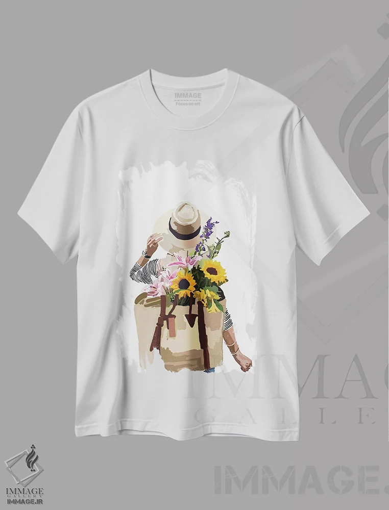 تیشرت سفید طرح دار کوله پشتی گلدار، دکور ساحلی اثر آملیا نویز | immage.ir