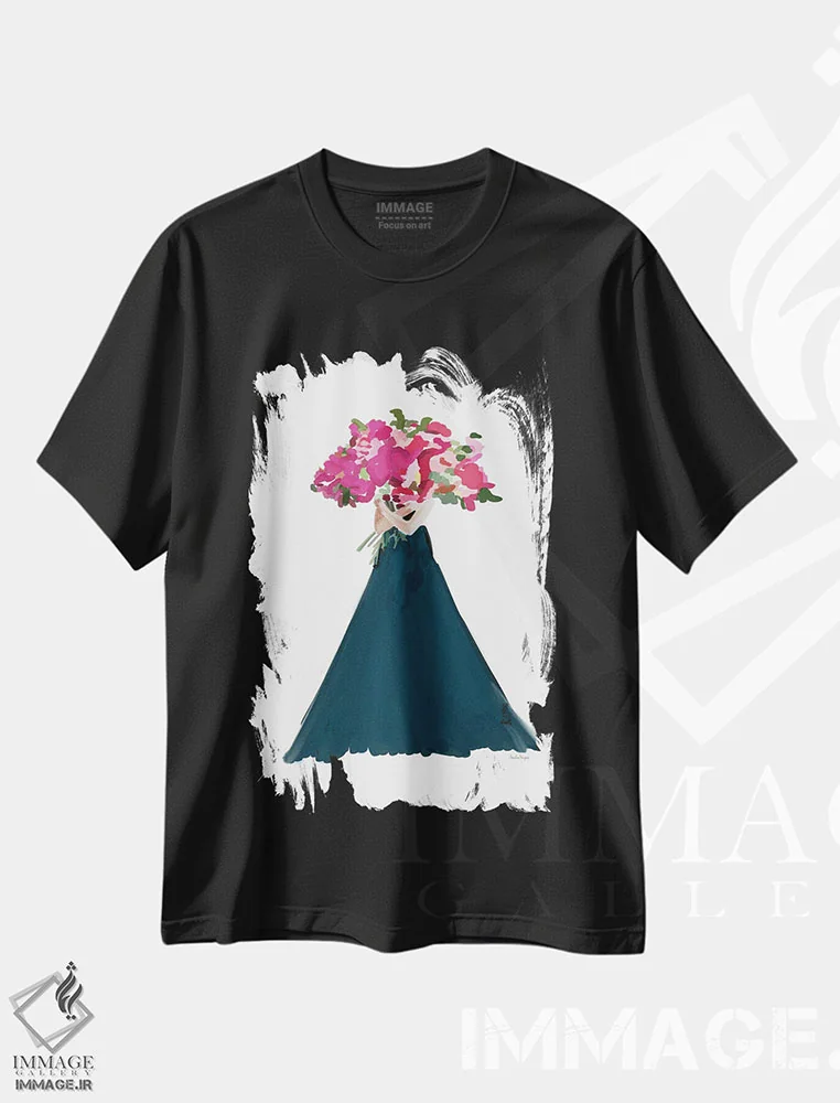 تیشرت مشکی طرح دار زنان با گل های صورتی، تزئینی اثر آملیا نویز | فروشگاه ایماژ