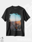 تیشرت مشکی طرح دار نور نخست بر فراز صحرا، مدیوم اثر نیـرز فوتوگرافی | immage.ir