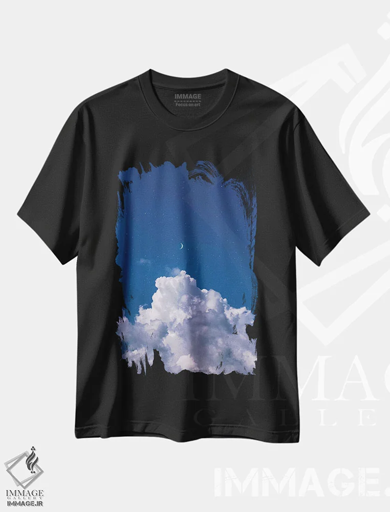 تیشرت مشکی طرح دار بر فراز ابرها، مدیوم اثر نیـرز فوتوگرافی | immage.ir