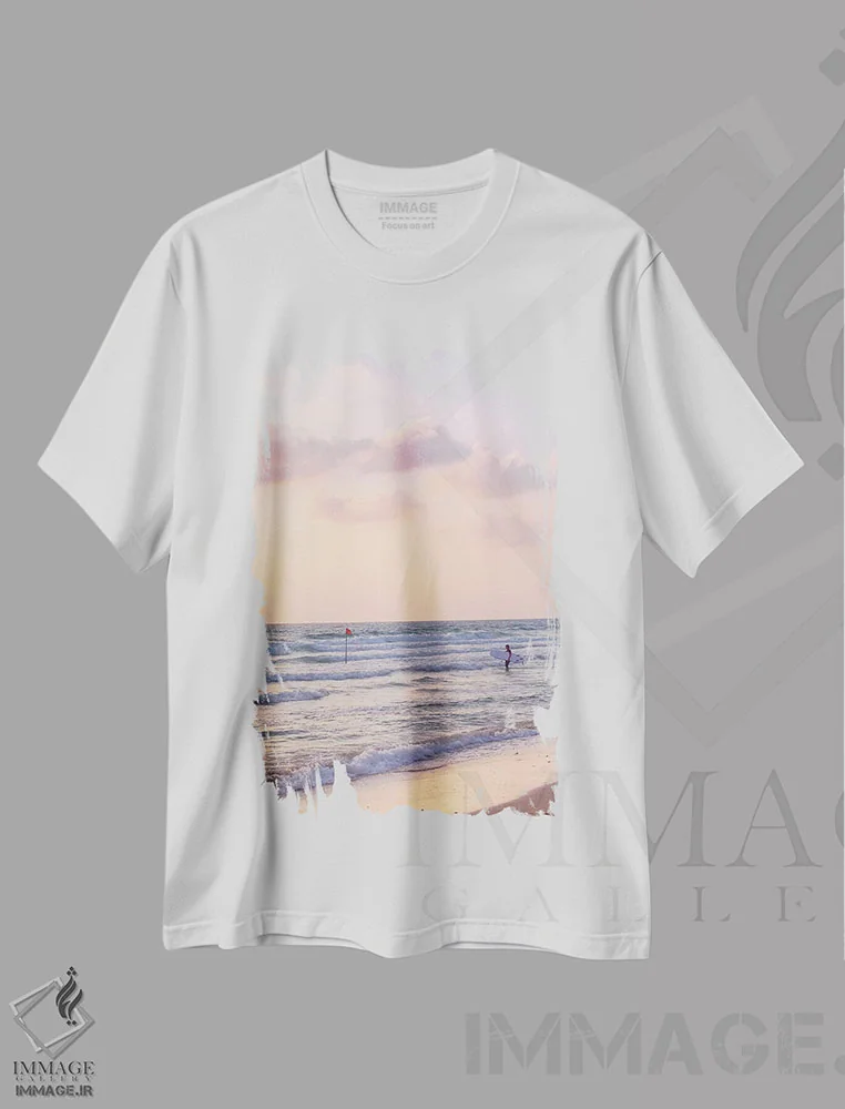 تیشرت سفید طرح دار پرچم قرمز، مدیوم اثر نیـرز فوتوگرافی | immage.ir