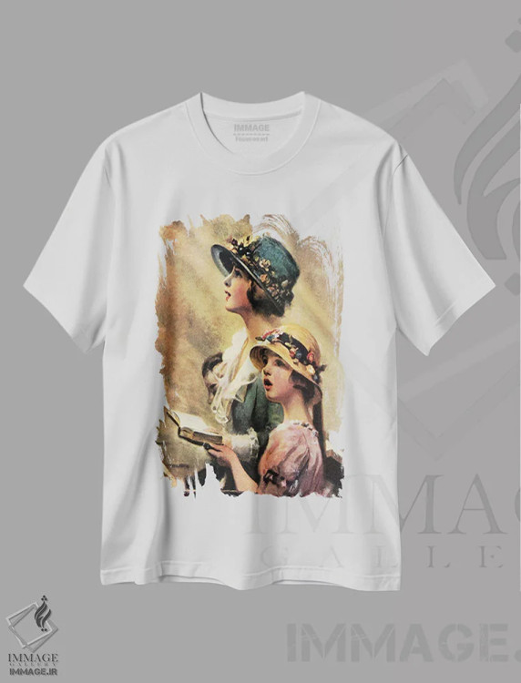 تیشرت سفید طرح دار مادر و دختر در کلیسا آواز می خوانند، هنر فاخر کلاسیک اثر نورمن راکول | فروشگاه ایماژ