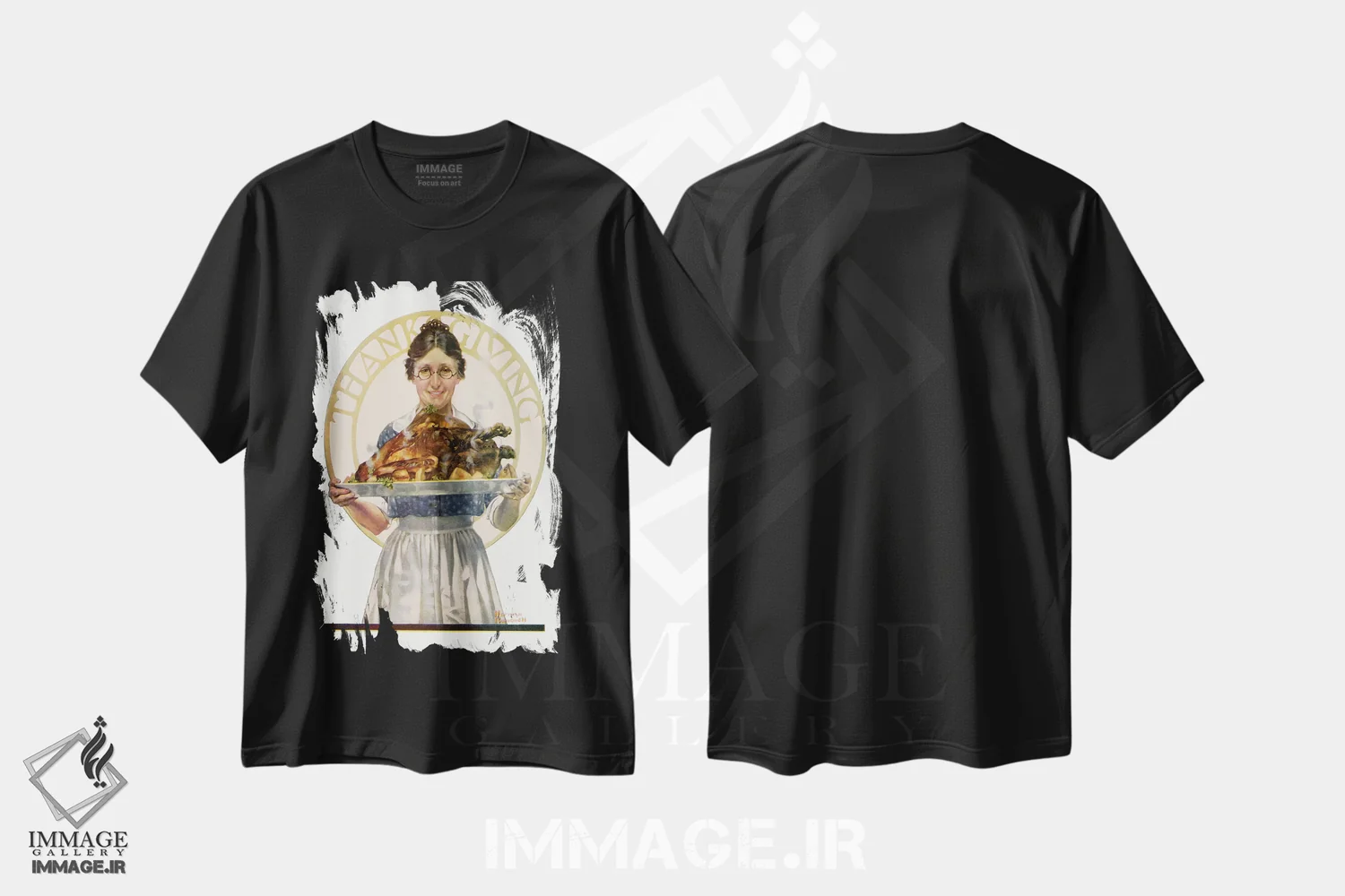 تیشرت مشکی طرح دار زن با سینی بوقلمون، دکور آمریکایی اثر نورمن راکول | immage.ir