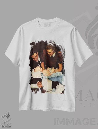 تیشرت سفید طرح دار وزن کردن نوزاد، هنر فاخر کلاسیک اثر نورمن راکول | فروشگاه ایماژ