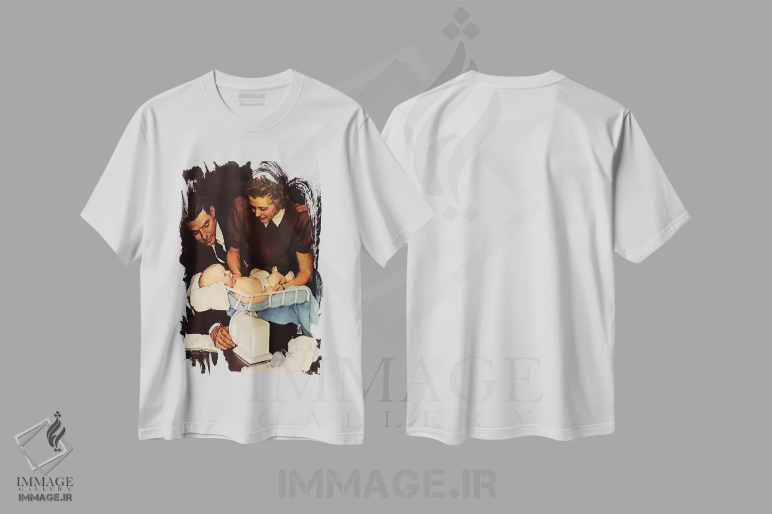 تیشرت سفید طرح دار وزن کردن نوزاد، هنر فاخر کلاسیک اثر نورمن راکول | فروشگاه ایماژ
