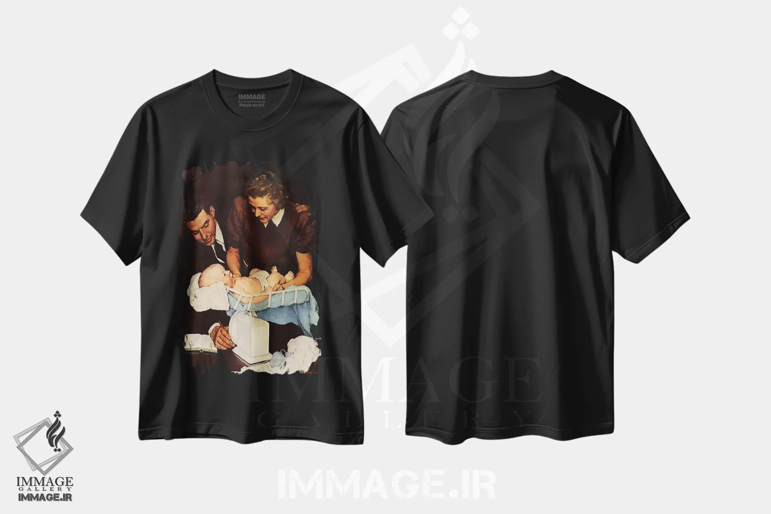 تیشرت مشکی طرح دار وزن کردن نوزاد، هنر فاخر کلاسیک اثر نورمن راکول | immage.ir