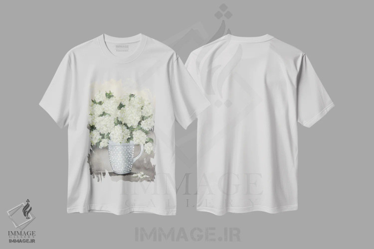 تیشرت سفید طرح دار هورتانسیا با طرح زائده، دکور روستایی اثر جولی نورکوس | فروشگاه ایماژ