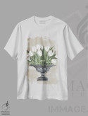 تیشرت سفید طرح دار گلدان لاله، دکور معاصر اثر جولی نورکوس | immage.ir