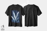 تیشرت مشکی طرح دار پرهای نیلگون ۲، مدیوم اثر جولی نورکوس | immage.ir