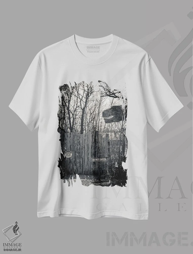 تیشرت سفید طرح دار دایناسوری با تابلوی ورود ممنوع، مدیوم اثر نیک ریو | immage.ir