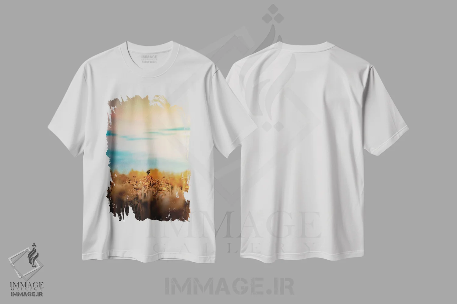 تیشرت سفید طرح دار کلاغ روی گل آفتابگردان در روز بارانی، مدیوم اثر نیک ریو | immage.ir