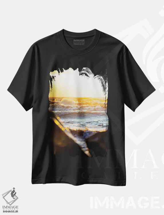 تیشرت مشکی طرح دار نور خورشید درخشان از میان صخره ها بر فراز دریاچه ۲، مدیوم اثر نیک ریو | immage.ir