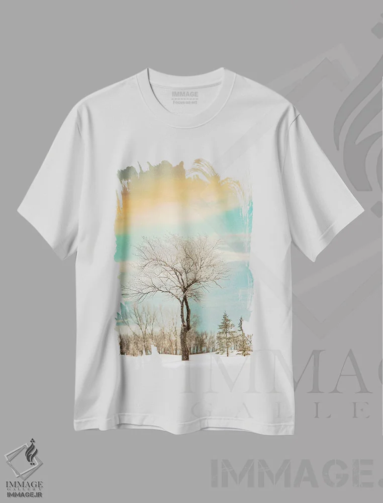 تیشرت سفید طرح دار درخت تنها پوشیده از برف، مدیوم اثر نیک ریو | immage.ir