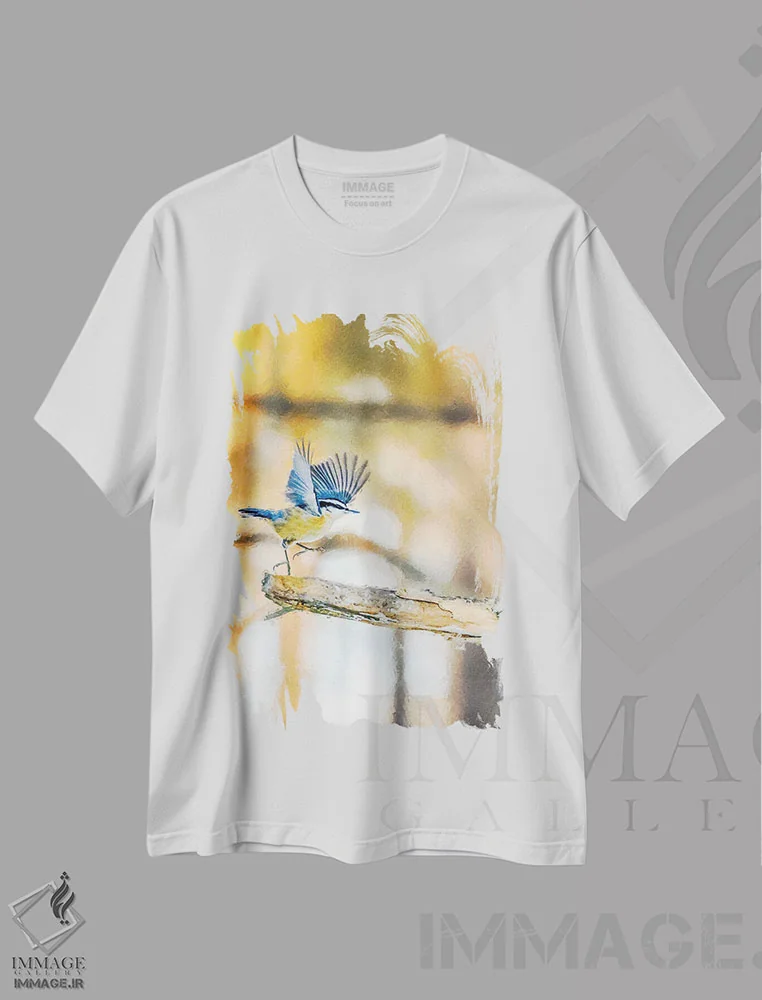تیشرت سفید طرح دار پرنده کوچک رقصان در صبح، مدیوم اثر نیک ریو | immage.ir