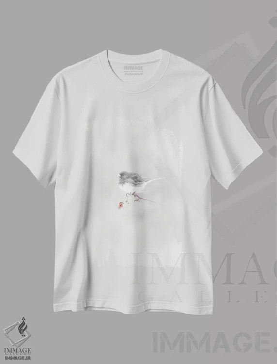 تیشرت سفید طرح دار پرنده کوچک زیر بارش برف، مدیوم اثر نیک ریو | فروشگاه ایماژ