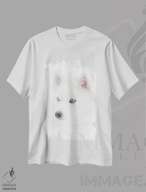 تیشرت سفید طرح دار سگ در بارش برف، عکاسی سیاه و سفید اثر نیک ریو | فروشگاه ایماژ