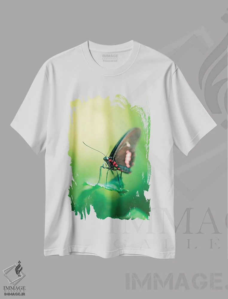تیشرت سفید طرح دار پروانه در نور طلوع، مدیوم اثر نیک ریو | فروشگاه ایماژ